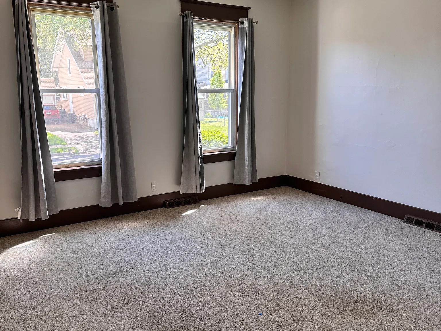 452 Stafford Ave — Photo 4