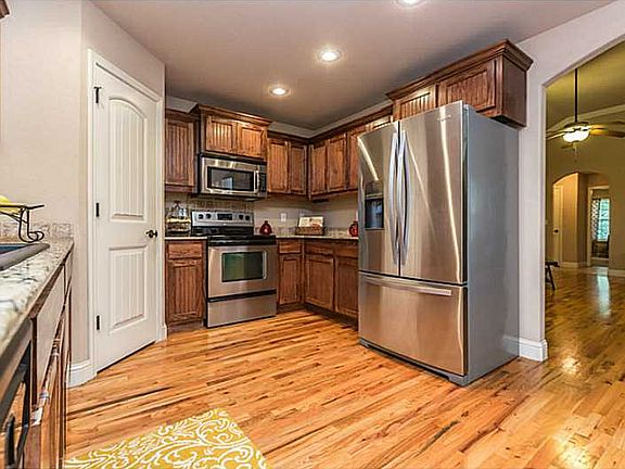 3rd image of 1 Pennine Cir