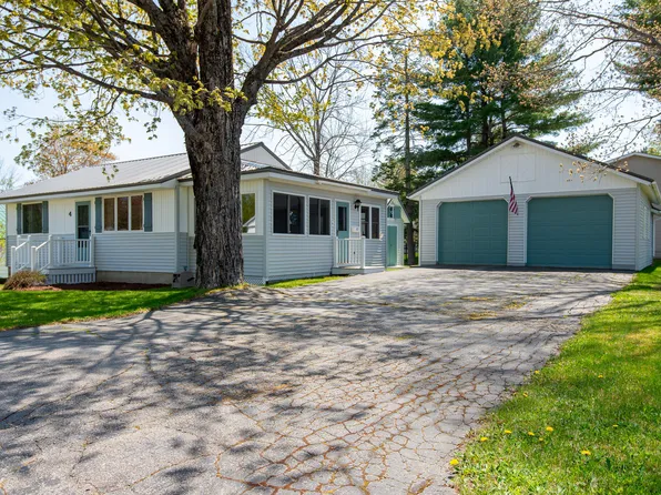 4 Palm Street, East Millinocket, ME 04430
