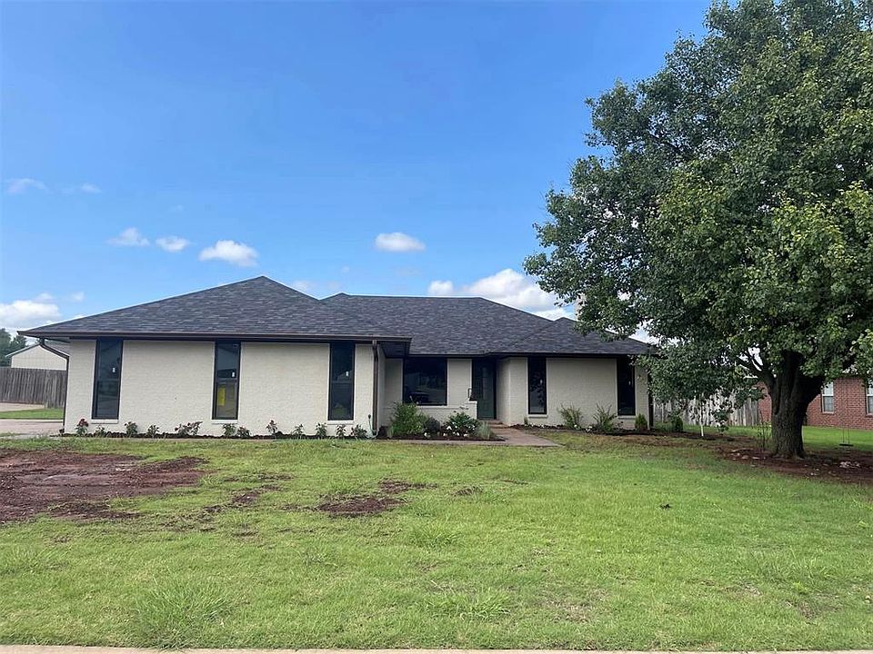 1st image of 303 Ruby Dr