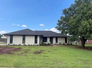 303 Ruby Dr, Elk City, OK 73644