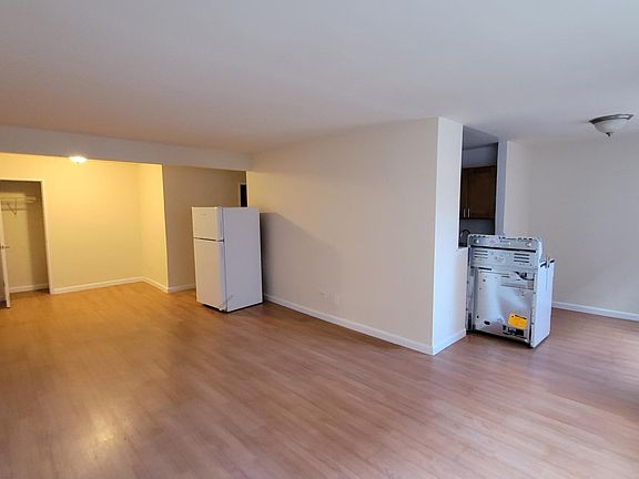 2nd image of 3324 Parsons Blvd APT 1G