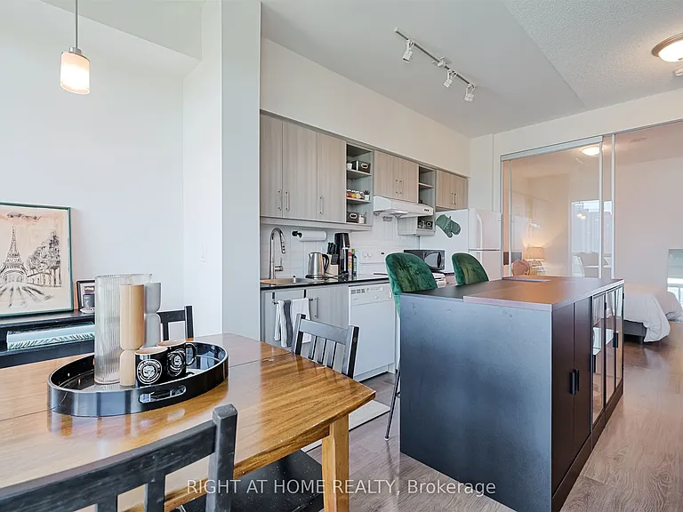 160 Vanderhoof Ave #1018 — Photo 9