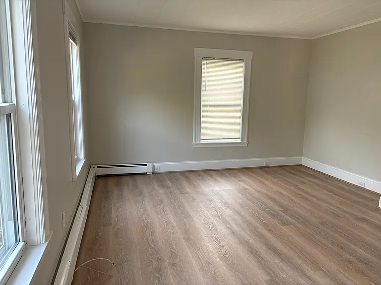 11 Ray Ave — Photo 11