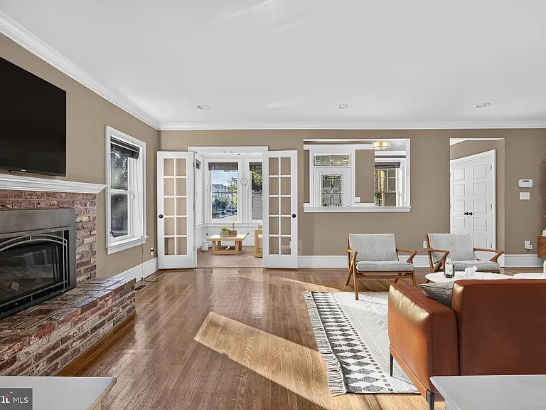 21 E Redman Ave — Photo 19