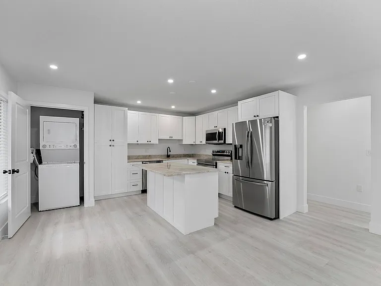 1279 Beach Rd #3 — Photo 10