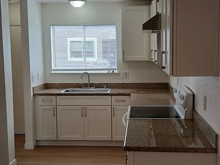 1940 Grande Cir #63 — Photo 10