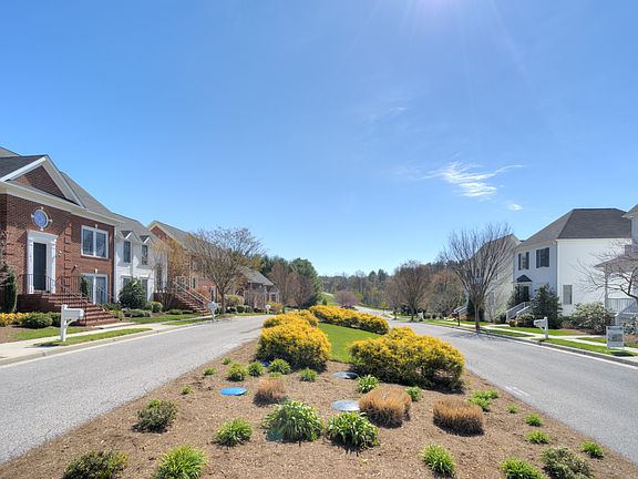 4th image of 1610 Honeysuckle Dr