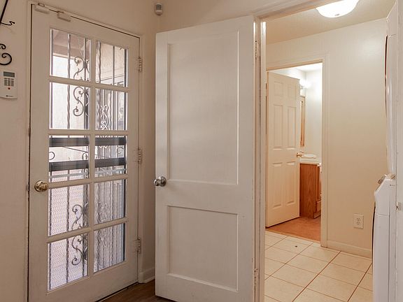 5th image of 2717 McEarl Ave SE