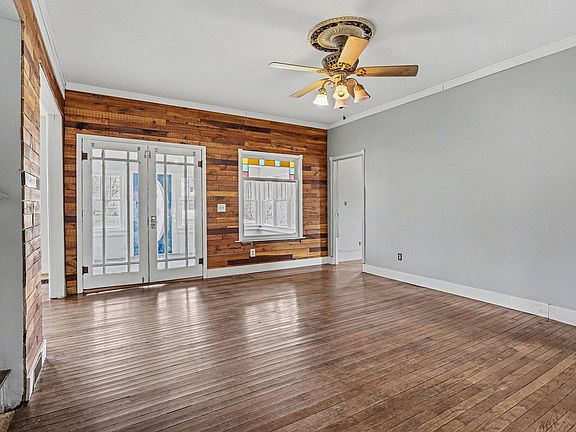 5th image of 317 Saint Joseph St