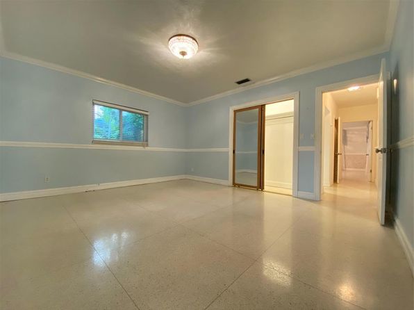 1049 Van Buren St #1049