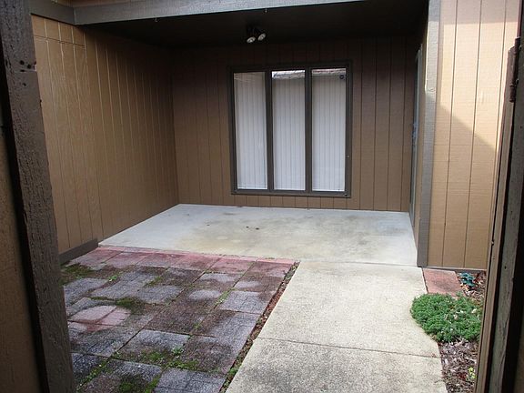 4th image of 516B Fleetwood Ct
