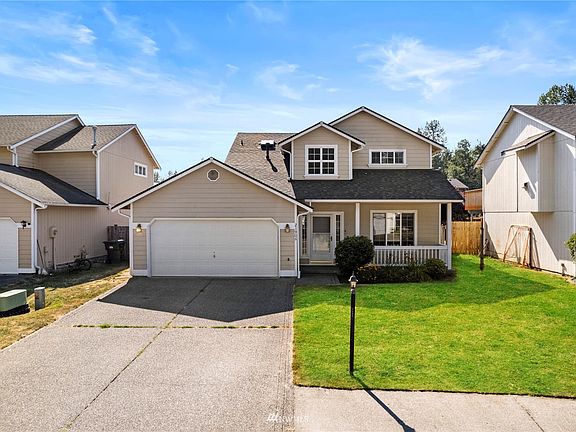 3 bedrooms, 2 1/2 bath and 1544 sq. ft with nice fully fenced flat lot.>