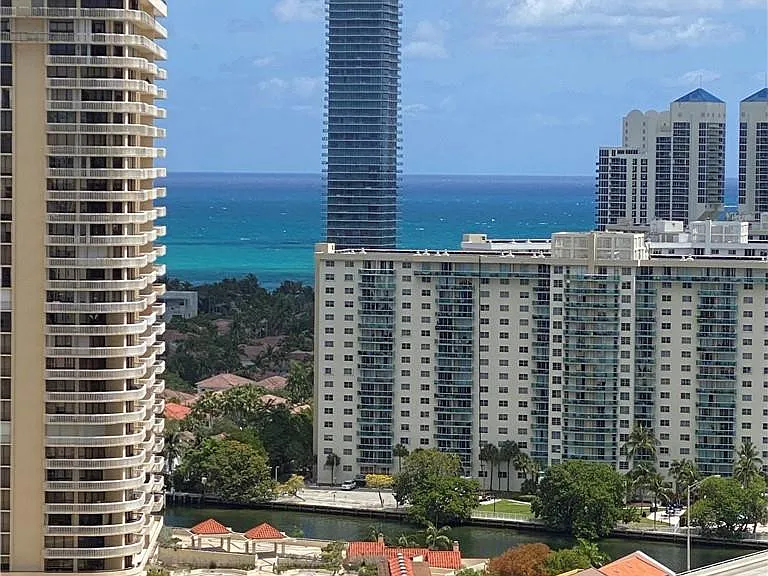 3500 Mystic Pointe Dr #2607 — Photo 2