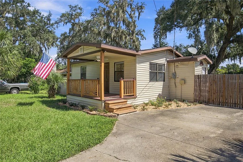 2 bed, 1.0 bath, 914 sqft, $2,000 — Photo 2