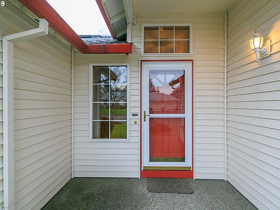3rd image of 204 NE 136th St