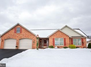 68 Parkwood Dr, Greencastle, PA 17225