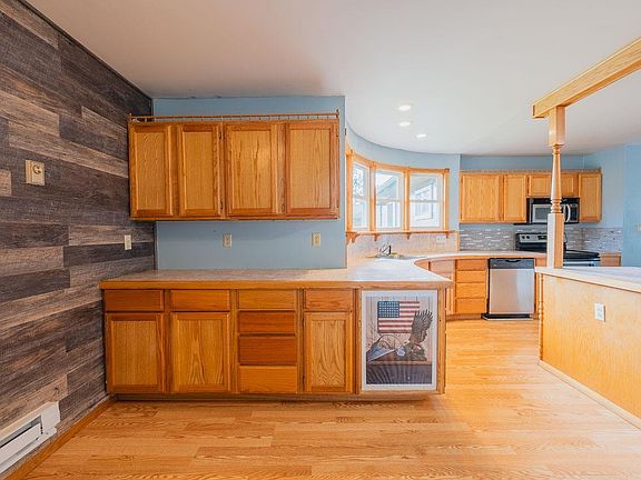 5th image of 246 Hampshire Dr