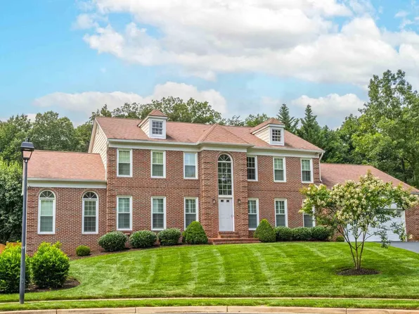 12524 Summer Pl, Herndon, VA 20171