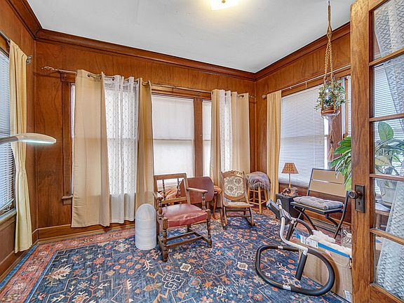 5th image of 834 Drackert St
