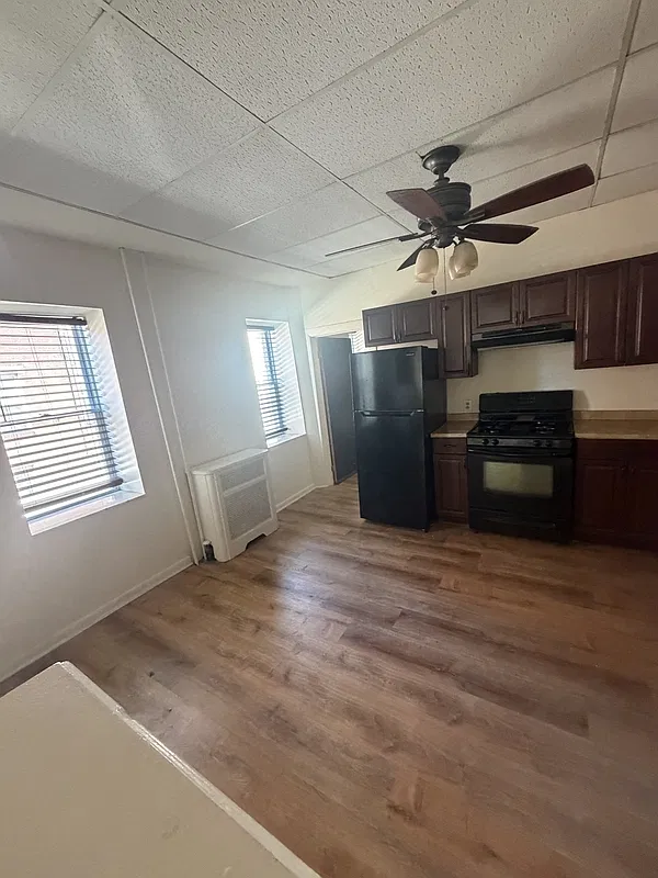 1 bed, 1.0 bath, $1,300 — Photo 2
