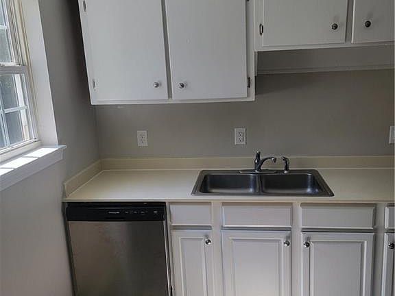 3rd image of 409 Rogers Ave #A