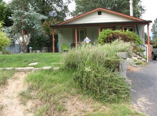 1008 NW E St, Grants Pass, OR 97526
