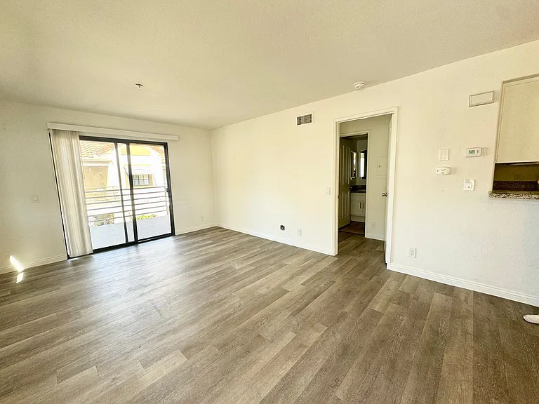 227 & 243 Laurel Ave — Photo 10