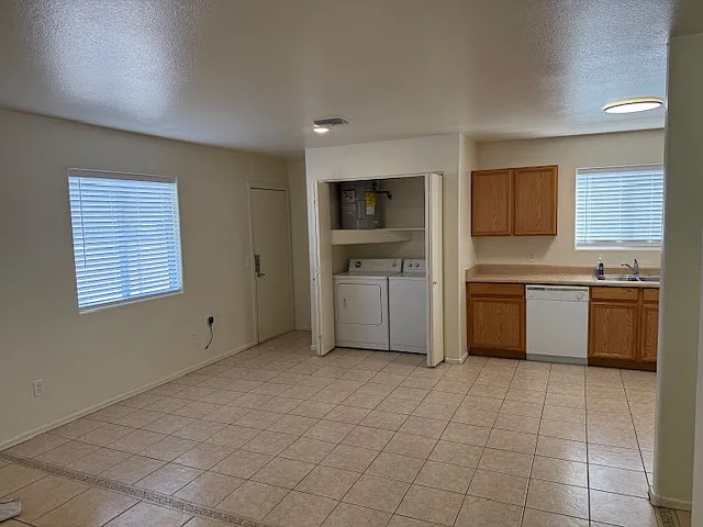 3 bed, 1000 sqft, $1,250 — Photo 3