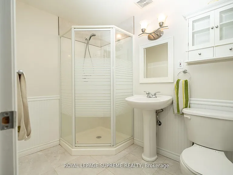 31 1/2 Thorold Rd E — Photo 12