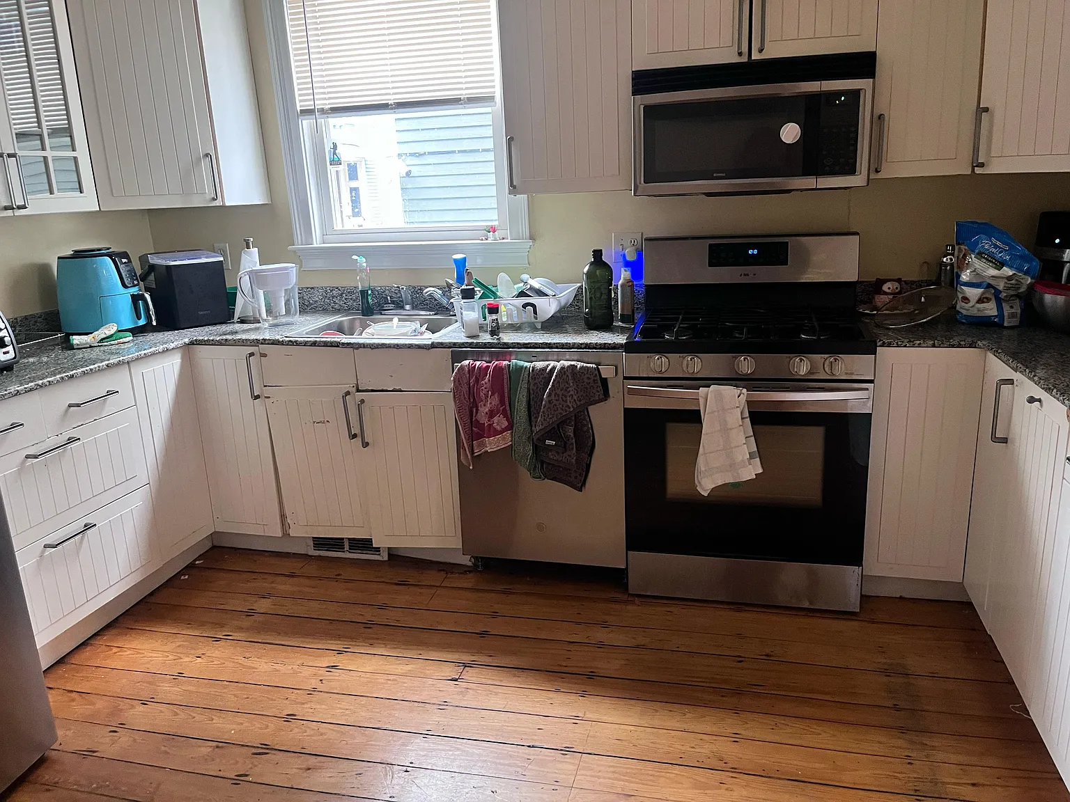4 bed, $6,999 — Photo 1