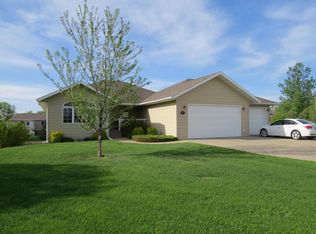 313 24th Ave NE, Jamestown, ND 58401