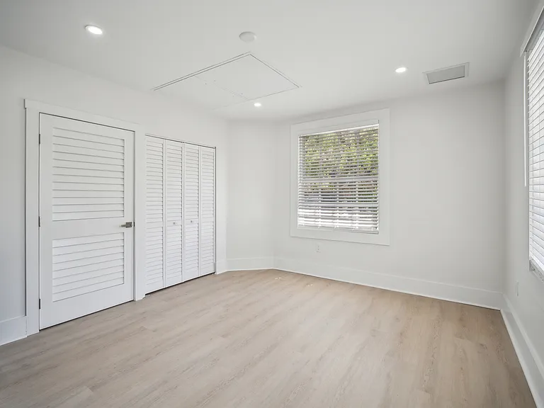326 S Plant Ave #1 — Photo 9