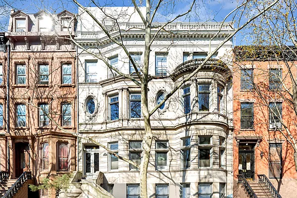 Sold by Compass | media 20