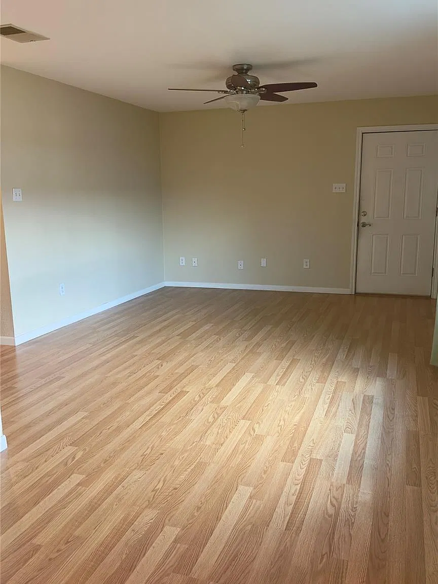 2 bed, 1.0 bath, 840 sqft, $1,300 — Photo 4