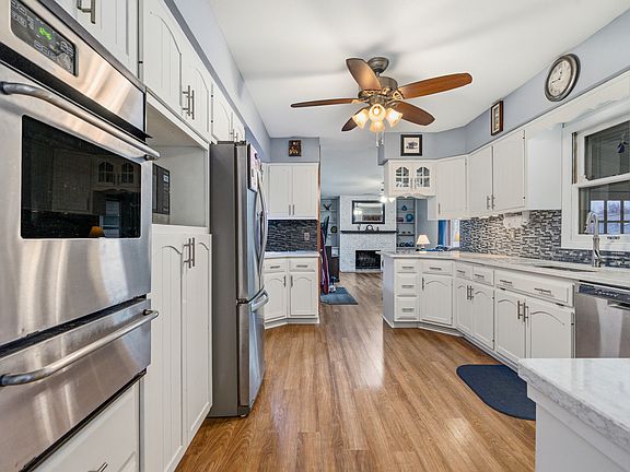 2nd image of 1017 Putnam Dr
