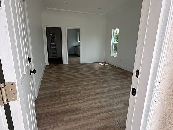 4th image of 1044 N Townsend Ave #1/2
