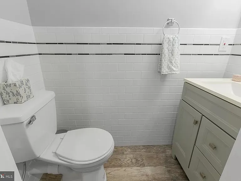 1843 E Oakdale St — Photo 27
