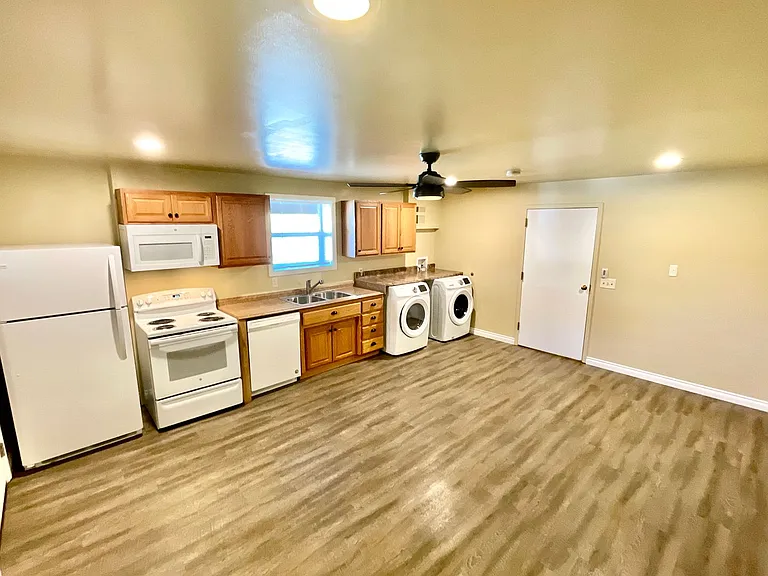 6412 S 6th St — Photo 2