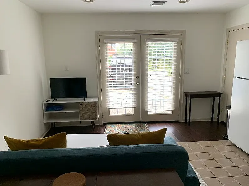 1815 Sherwood Rd — Photo 3