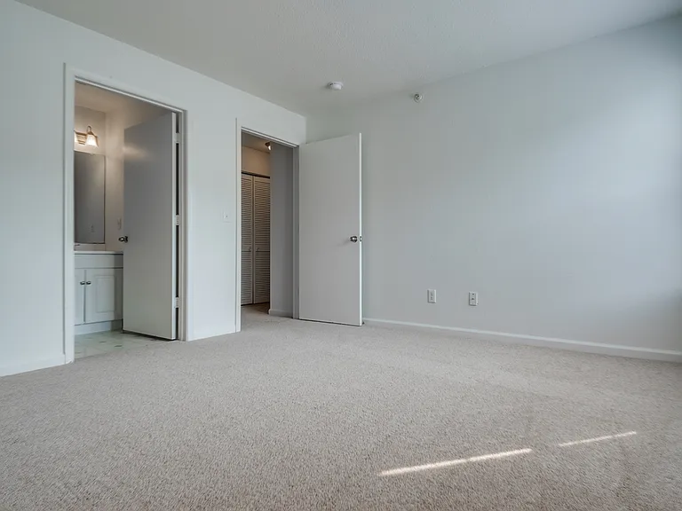 Crestview Apartments — Photo 34