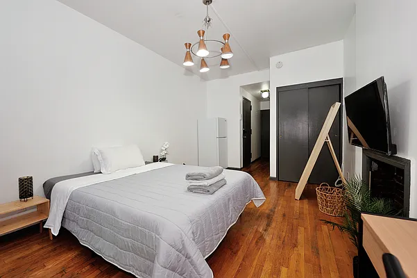 Rented by Furnished Habitat | media 6