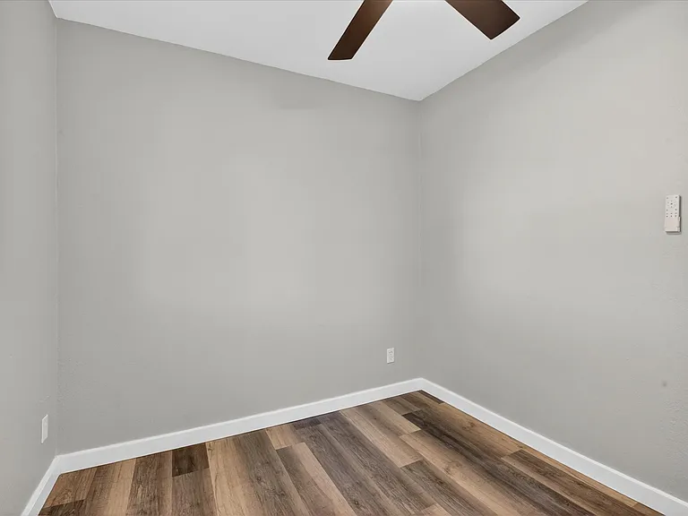 759 Howland Ave #B — Photo 13