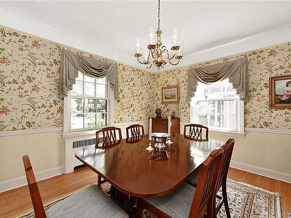 5th image of 22 Elm St
