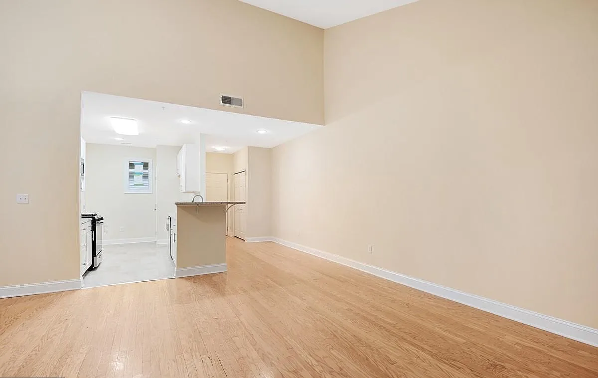 2 bed, 1200 sqft, $2,300 — Photo 4