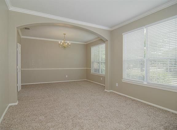 4th image of 5125 Comstock Cir