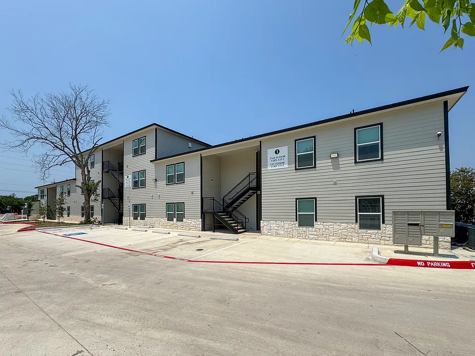 1503 E Southcross Blvd #102