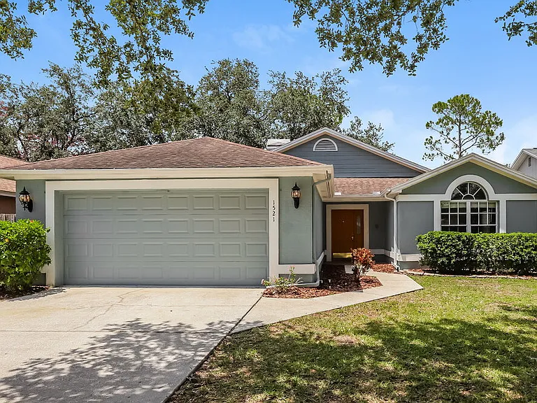 1521 Vernon Ct — Photo 1