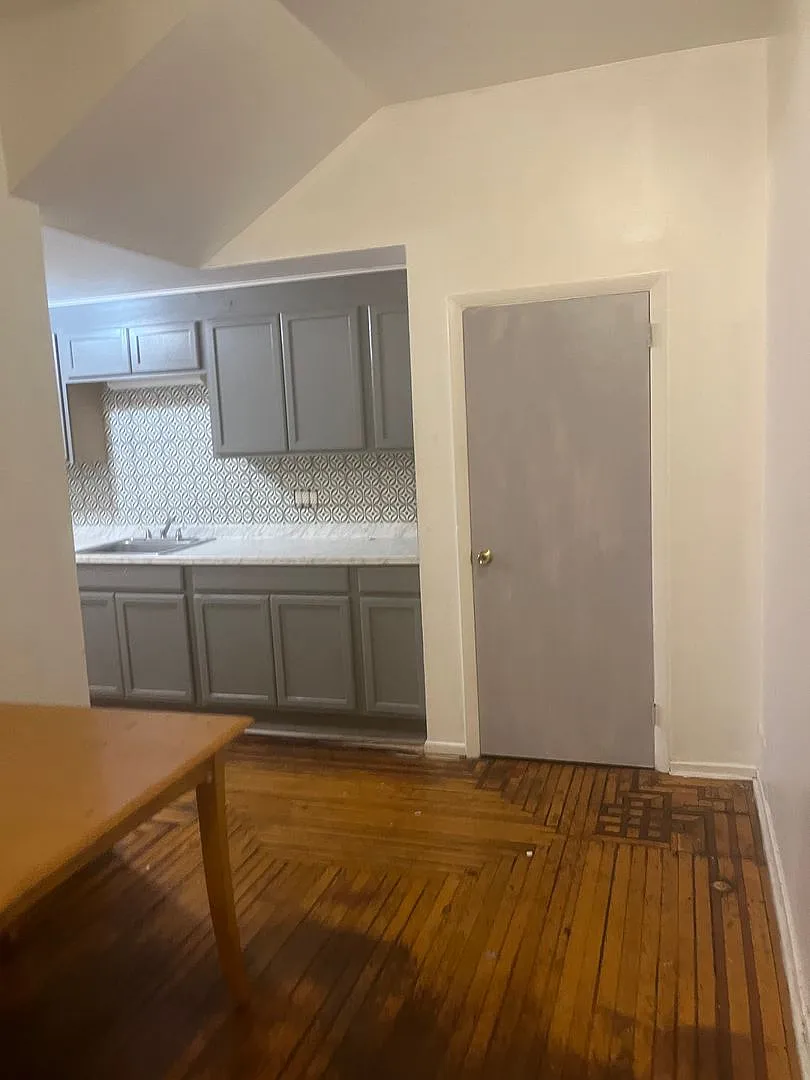 1607 Sanderson Ave — Photo 3
