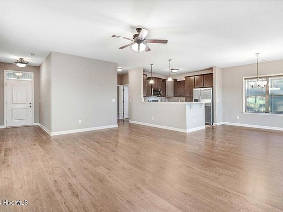 5th image of 203 Weeping Willow Drive